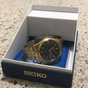 Seiko Solar Mens Watch Black Dial Gold tone 36mm